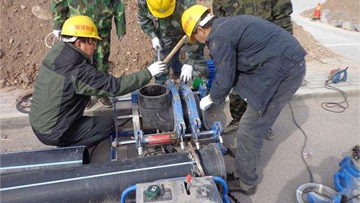 公司安裝技術人員現場安裝圖 公司安裝技術人員現場安裝圖